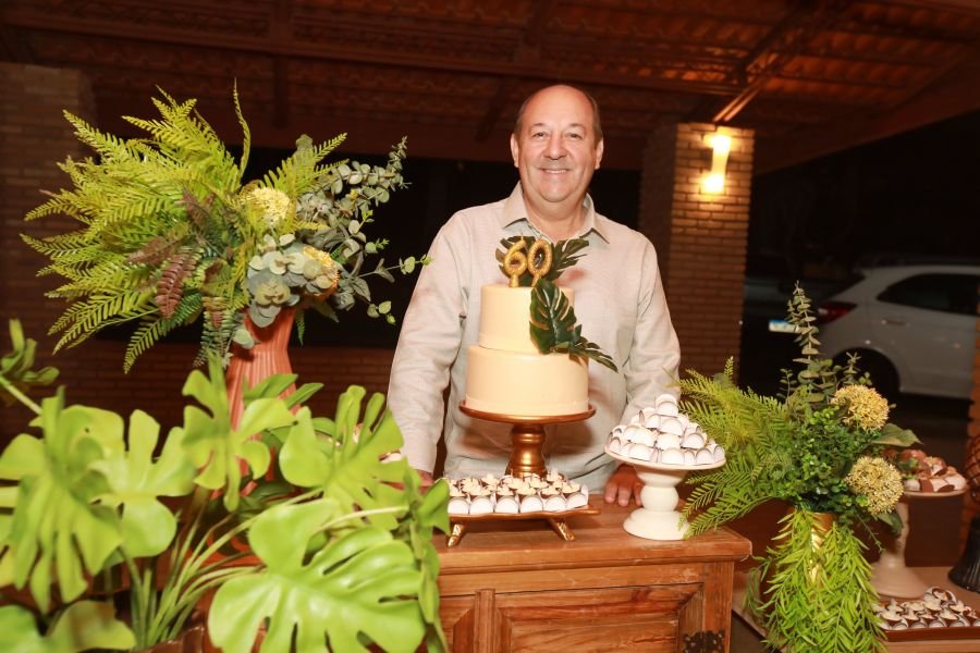 EMPRESÁRIO ÊCIO COSTA COMEMORA 60 ANOS COM GRANDE FESTA EM CEDRAL - Eloisa Mattos