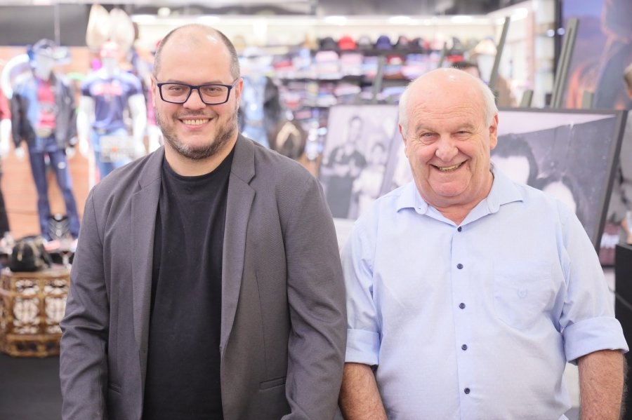 COQUETEL DE ABERTURA DA 15ª EDIÇÃO DA EXPOSIÇÃO “PAIS E FILHOS EM FOCO” EMOCIONA E REÚNE CONVIDADOS NO RIOPRETO SHOPPING - Eloisa Mattos