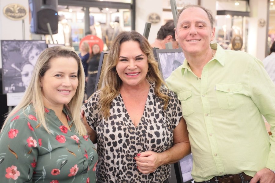 COQUETEL DE ABERTURA DA 15ª EDIÇÃO DA EXPOSIÇÃO “PAIS E FILHOS EM FOCO” EMOCIONA E REÚNE CONVIDADOS NO RIOPRETO SHOPPING - Eloisa Mattos