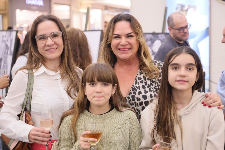 COQUETEL DE ABERTURA DA 15ª EDIÇÃO DA EXPOSIÇÃO “PAIS E FILHOS EM FOCO” EMOCIONA E REÚNE CONVIDADOS NO RIOPRETO SHOPPING - Eloisa Mattos
