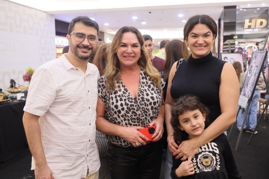 COQUETEL DE ABERTURA DA 15ª EDIÇÃO DA EXPOSIÇÃO “PAIS E FILHOS EM FOCO” EMOCIONA E REÚNE CONVIDADOS NO RIOPRETO SHOPPING - Eloisa Mattos