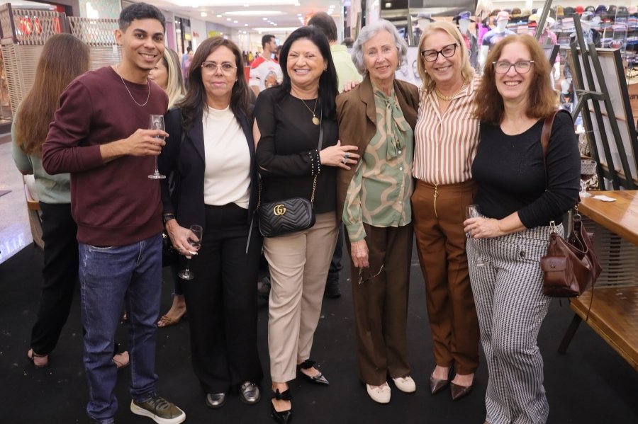 COQUETEL DE ABERTURA DA 15ª EDIÇÃO DA EXPOSIÇÃO “PAIS E FILHOS EM FOCO” EMOCIONA E REÚNE CONVIDADOS NO RIOPRETO SHOPPING - Eloisa Mattos
