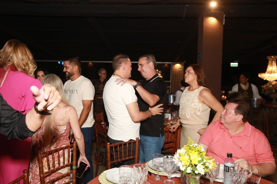  ANIVERSÁRIO EM DOSE DUPLA – UMA NOITE INESQUECÍVEL PARA OS AMIGOS: CLEITINHO E RICARDO - Eloisa Mattos