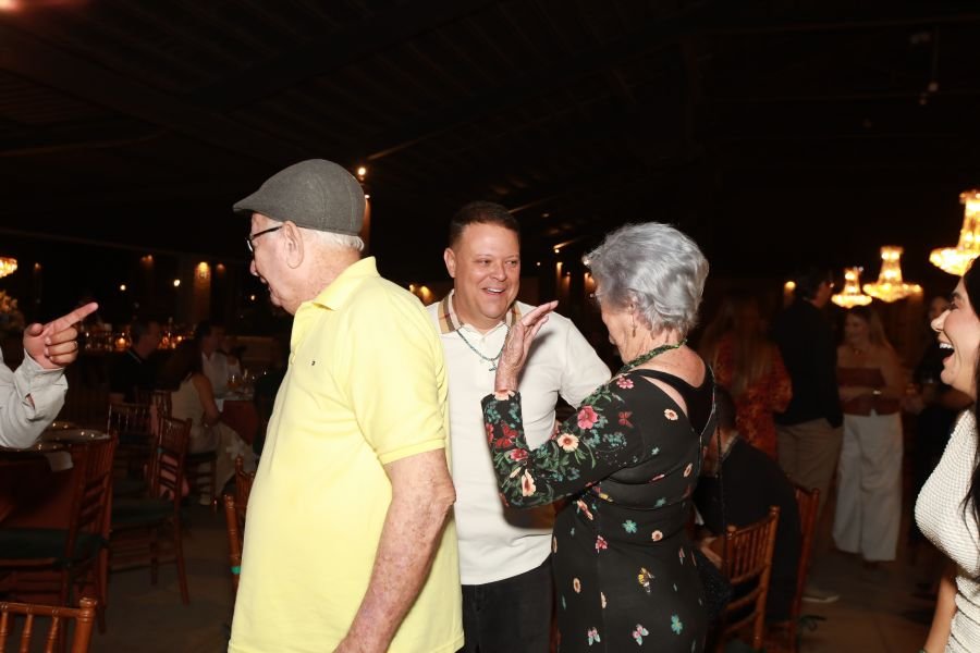  ANIVERSÁRIO EM DOSE DUPLA – UMA NOITE INESQUECÍVEL PARA OS AMIGOS: CLEITINHO E RICARDO - Eloisa Mattos