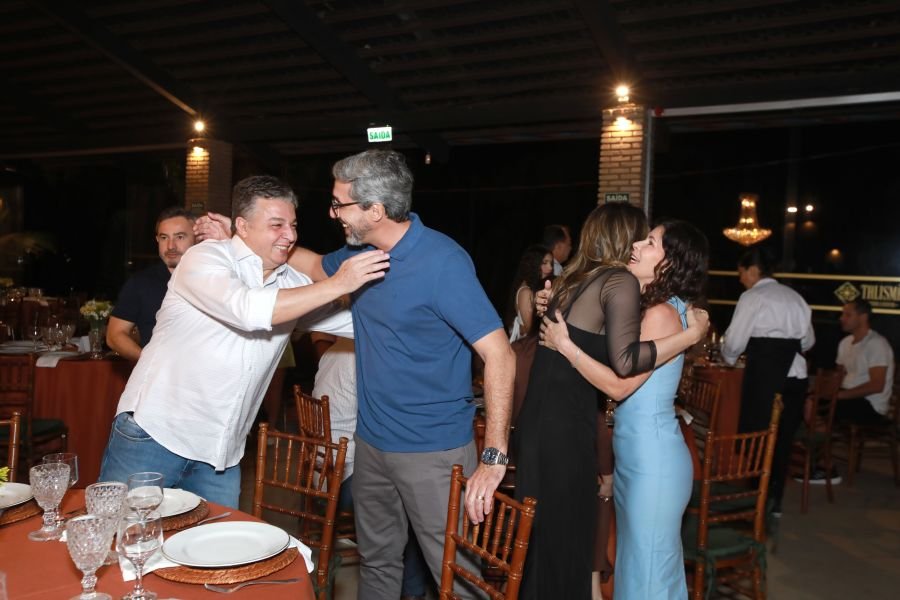  ANIVERSÁRIO EM DOSE DUPLA – UMA NOITE INESQUECÍVEL PARA OS AMIGOS: CLEITINHO E RICARDO - Eloisa Mattos