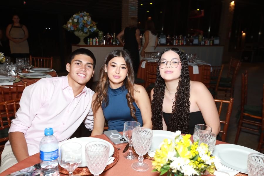  ANIVERSÁRIO EM DOSE DUPLA – UMA NOITE INESQUECÍVEL PARA OS AMIGOS: CLEITINHO E RICARDO - Eloisa Mattos