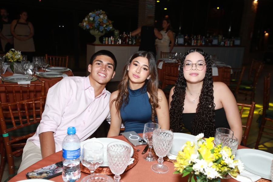  ANIVERSÁRIO EM DOSE DUPLA – UMA NOITE INESQUECÍVEL PARA OS AMIGOS: CLEITINHO E RICARDO - Eloisa Mattos