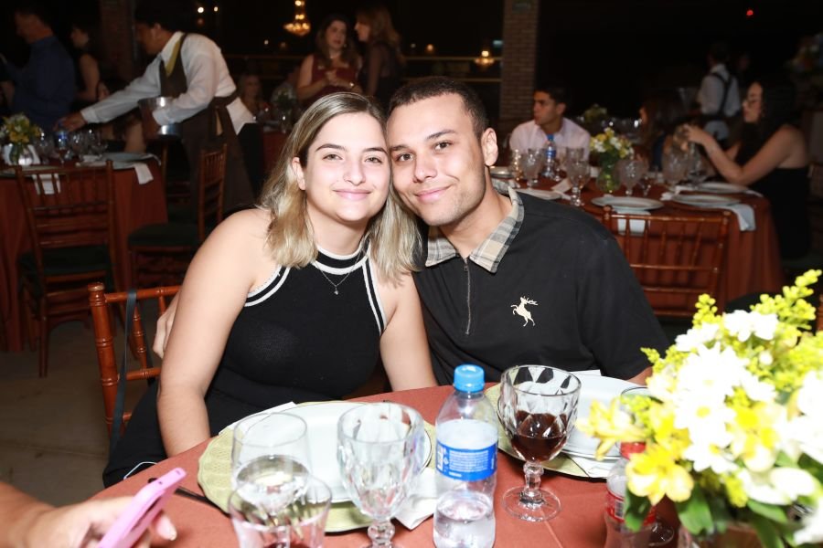  ANIVERSÁRIO EM DOSE DUPLA – UMA NOITE INESQUECÍVEL PARA OS AMIGOS: CLEITINHO E RICARDO - Eloisa Mattos