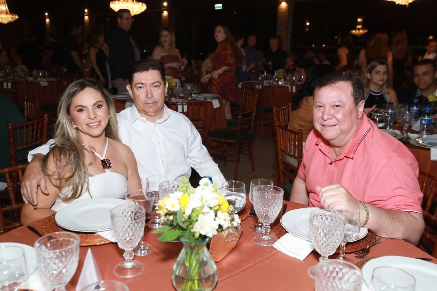  ANIVERSÁRIO EM DOSE DUPLA – UMA NOITE INESQUECÍVEL PARA OS AMIGOS: CLEITINHO E RICARDO - Eloisa Mattos