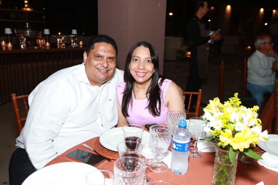  ANIVERSÁRIO EM DOSE DUPLA – UMA NOITE INESQUECÍVEL PARA OS AMIGOS: CLEITINHO E RICARDO - Eloisa Mattos