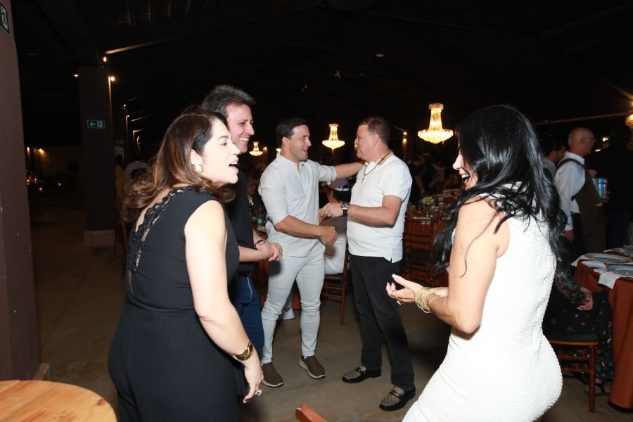  ANIVERSÁRIO EM DOSE DUPLA – UMA NOITE INESQUECÍVEL PARA OS AMIGOS: CLEITINHO E RICARDO - Eloisa Mattos