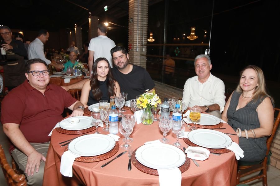  ANIVERSÁRIO EM DOSE DUPLA – UMA NOITE INESQUECÍVEL PARA OS AMIGOS: CLEITINHO E RICARDO - Eloisa Mattos