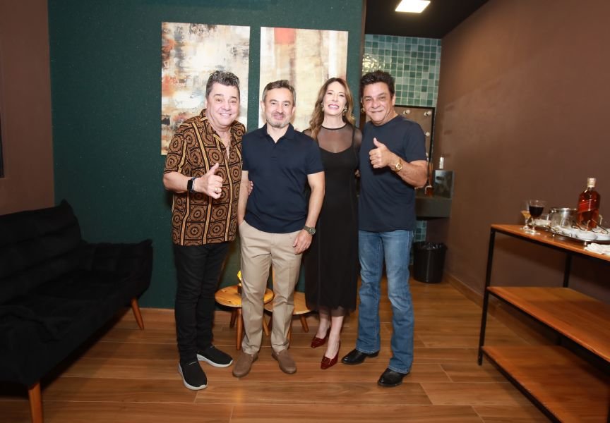  ANIVERSÁRIO EM DOSE DUPLA – UMA NOITE INESQUECÍVEL PARA OS AMIGOS: CLEITINHO E RICARDO - Eloisa Mattos