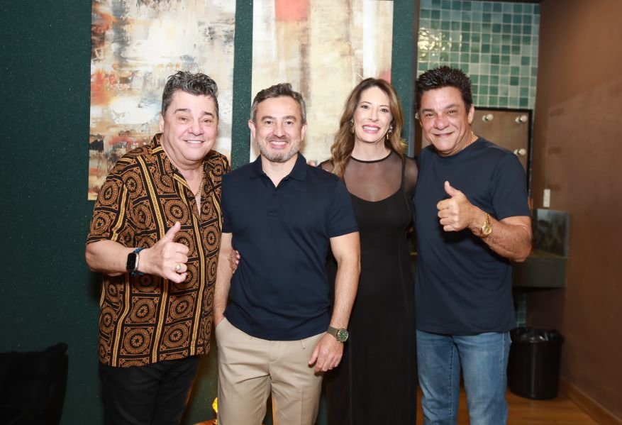  ANIVERSÁRIO EM DOSE DUPLA – UMA NOITE INESQUECÍVEL PARA OS AMIGOS: CLEITINHO E RICARDO - Eloisa Mattos