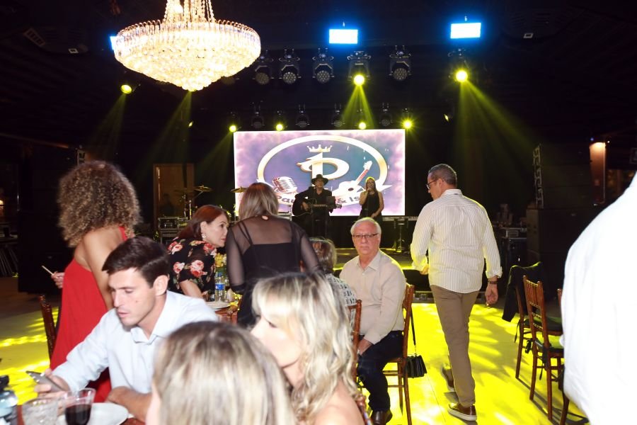  ANIVERSÁRIO EM DOSE DUPLA – UMA NOITE INESQUECÍVEL PARA OS AMIGOS: CLEITINHO E RICARDO - Eloisa Mattos