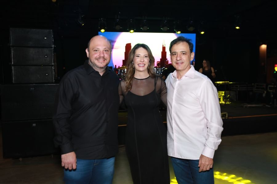  ANIVERSÁRIO EM DOSE DUPLA – UMA NOITE INESQUECÍVEL PARA OS AMIGOS: CLEITINHO E RICARDO - Eloisa Mattos