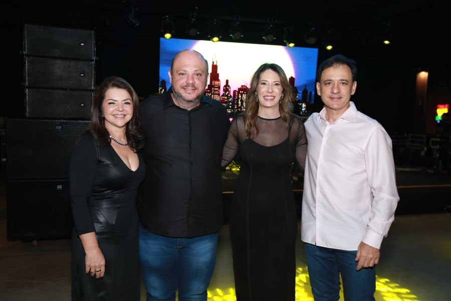  ANIVERSÁRIO EM DOSE DUPLA – UMA NOITE INESQUECÍVEL PARA OS AMIGOS: CLEITINHO E RICARDO - Eloisa Mattos
