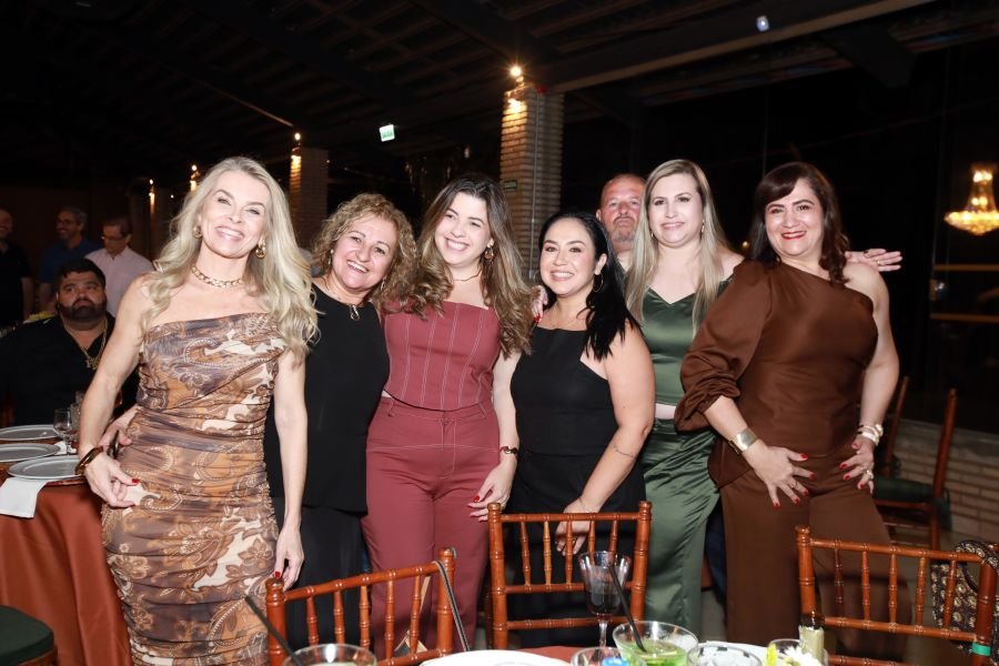  ANIVERSÁRIO EM DOSE DUPLA – UMA NOITE INESQUECÍVEL PARA OS AMIGOS: CLEITINHO E RICARDO - Eloisa Mattos