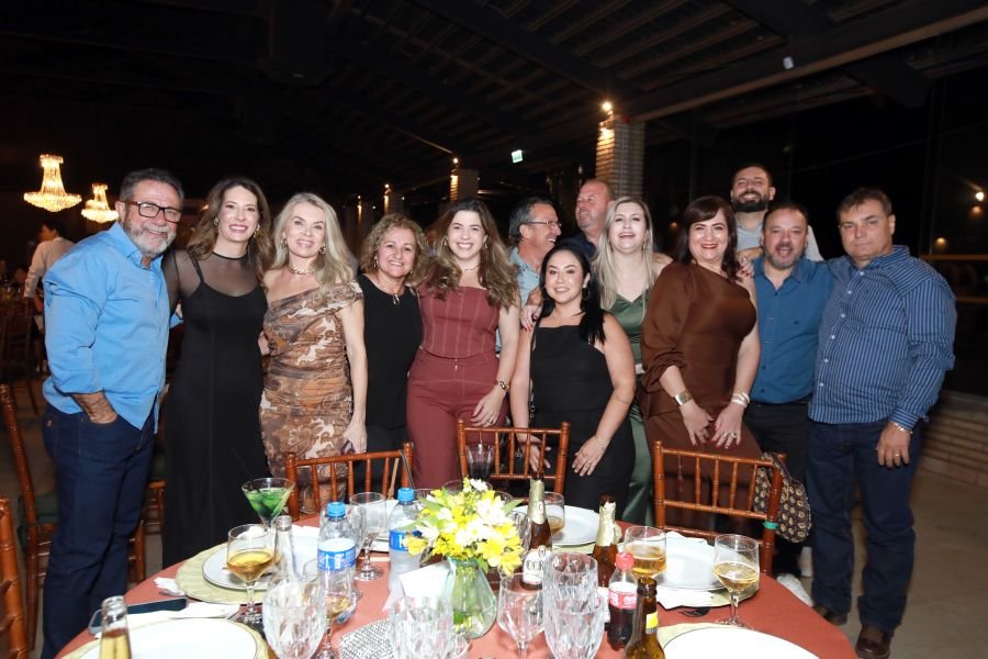  ANIVERSÁRIO EM DOSE DUPLA – UMA NOITE INESQUECÍVEL PARA OS AMIGOS: CLEITINHO E RICARDO - Eloisa Mattos