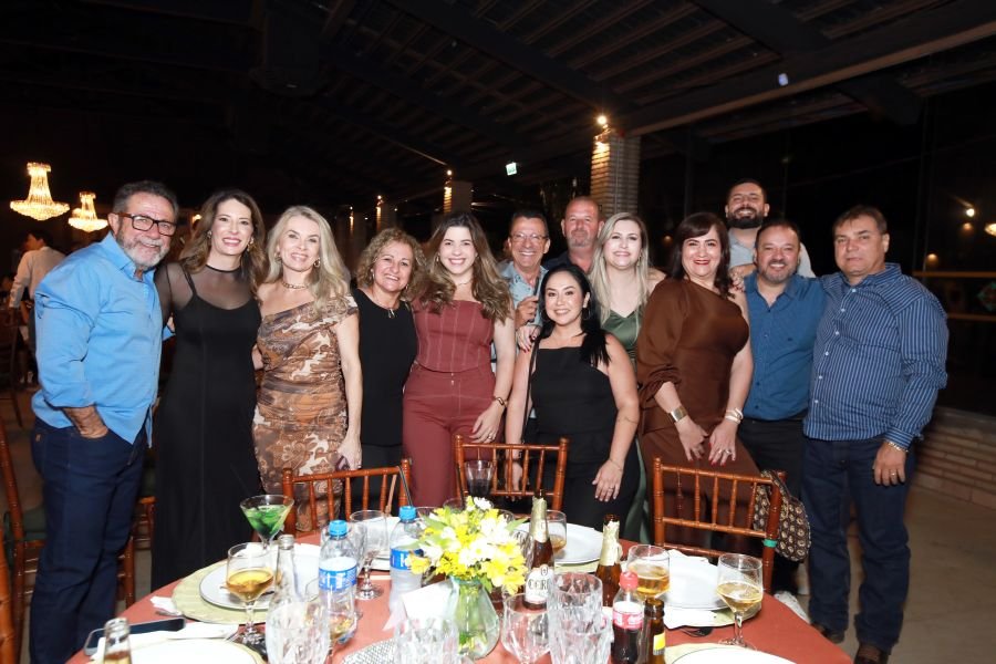  ANIVERSÁRIO EM DOSE DUPLA – UMA NOITE INESQUECÍVEL PARA OS AMIGOS: CLEITINHO E RICARDO - Eloisa Mattos