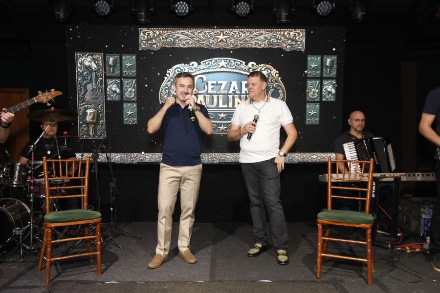  ANIVERSÁRIO EM DOSE DUPLA – UMA NOITE INESQUECÍVEL PARA OS AMIGOS: CLEITINHO E RICARDO - Eloisa Mattos