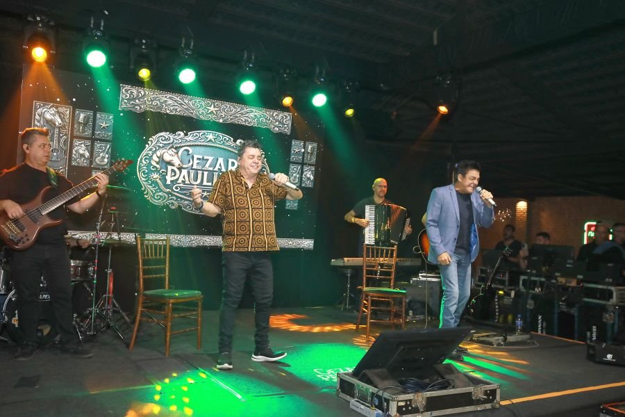  ANIVERSÁRIO EM DOSE DUPLA – UMA NOITE INESQUECÍVEL PARA OS AMIGOS: CLEITINHO E RICARDO - Eloisa Mattos