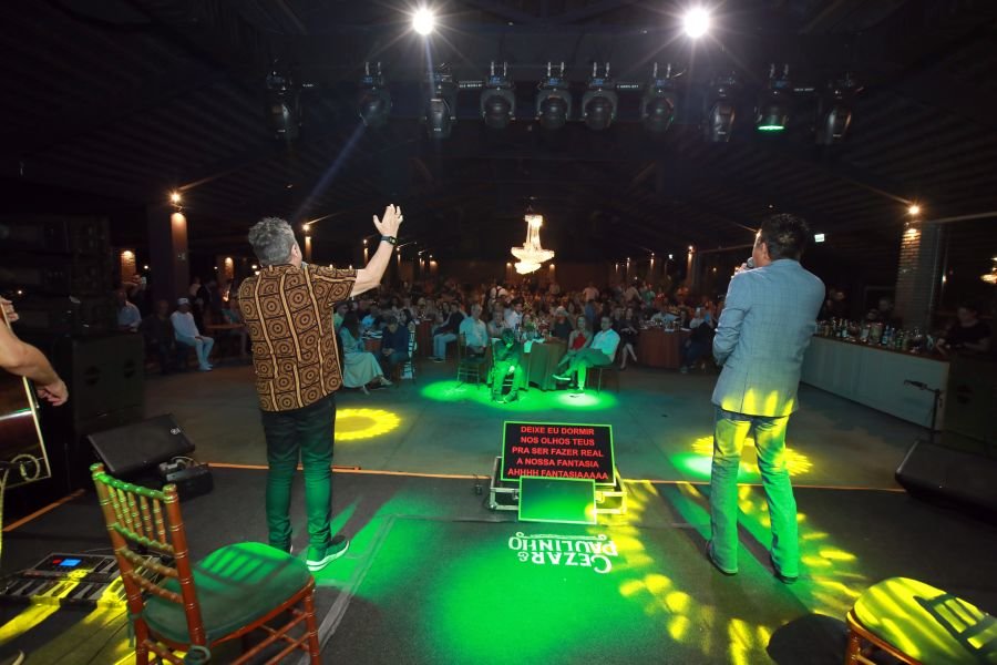  ANIVERSÁRIO EM DOSE DUPLA – UMA NOITE INESQUECÍVEL PARA OS AMIGOS: CLEITINHO E RICARDO - Eloisa Mattos