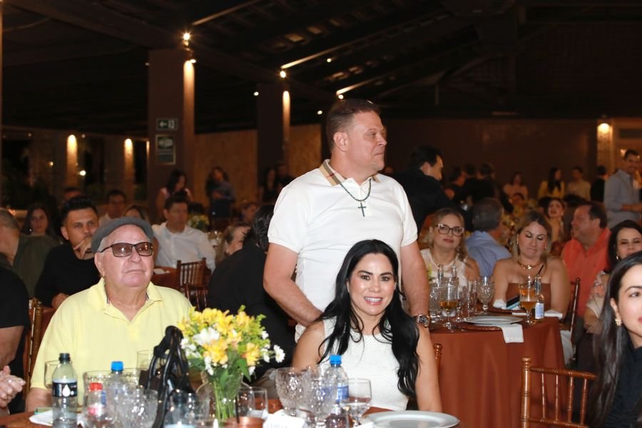  ANIVERSÁRIO EM DOSE DUPLA – UMA NOITE INESQUECÍVEL PARA OS AMIGOS: CLEITINHO E RICARDO - Eloisa Mattos