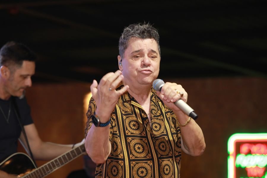  ANIVERSÁRIO EM DOSE DUPLA – UMA NOITE INESQUECÍVEL PARA OS AMIGOS: CLEITINHO E RICARDO - Eloisa Mattos