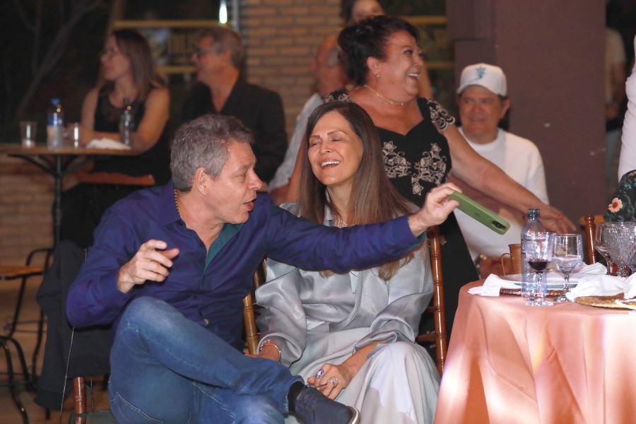  ANIVERSÁRIO EM DOSE DUPLA – UMA NOITE INESQUECÍVEL PARA OS AMIGOS: CLEITINHO E RICARDO - Eloisa Mattos