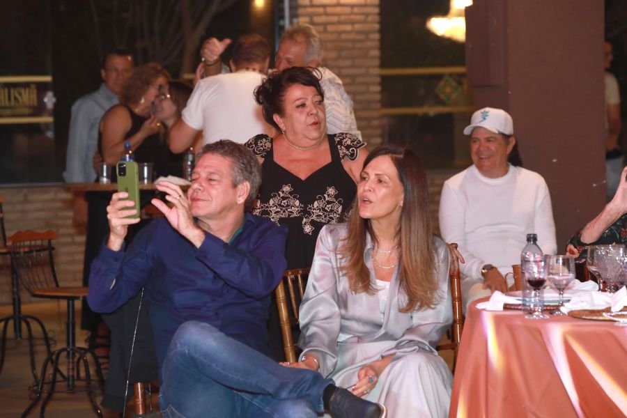  ANIVERSÁRIO EM DOSE DUPLA – UMA NOITE INESQUECÍVEL PARA OS AMIGOS: CLEITINHO E RICARDO - Eloisa Mattos