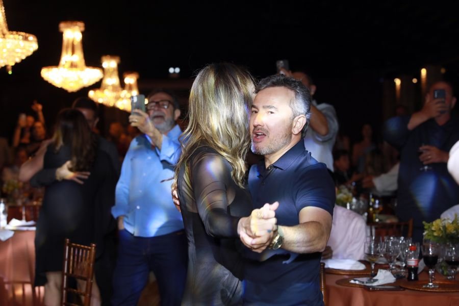  ANIVERSÁRIO EM DOSE DUPLA – UMA NOITE INESQUECÍVEL PARA OS AMIGOS: CLEITINHO E RICARDO - Eloisa Mattos