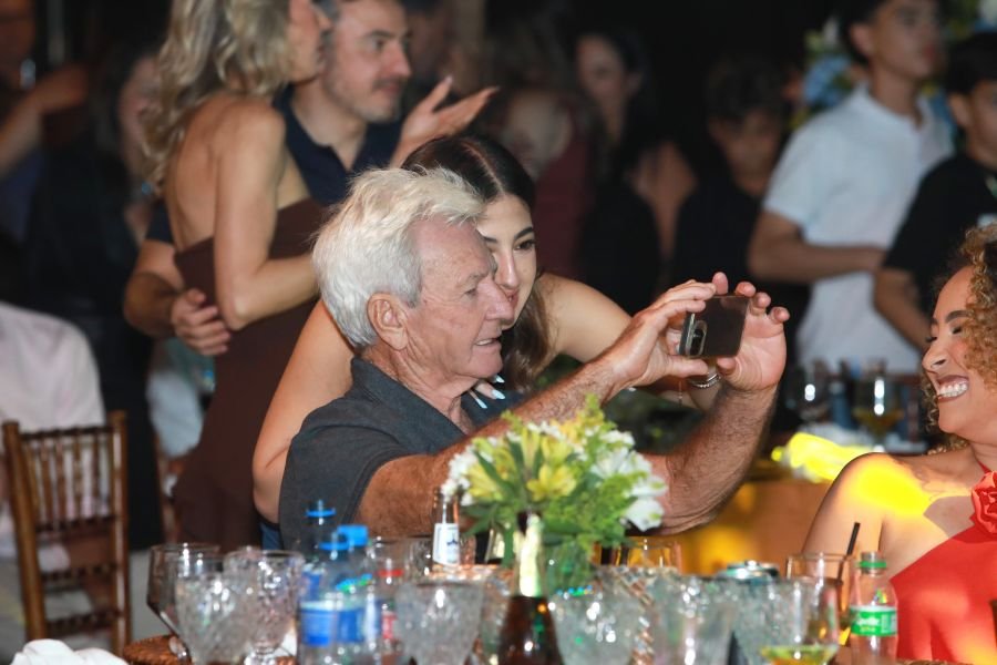  ANIVERSÁRIO EM DOSE DUPLA – UMA NOITE INESQUECÍVEL PARA OS AMIGOS: CLEITINHO E RICARDO - Eloisa Mattos