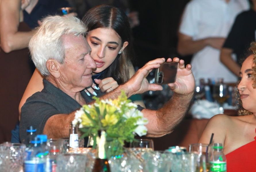  ANIVERSÁRIO EM DOSE DUPLA – UMA NOITE INESQUECÍVEL PARA OS AMIGOS: CLEITINHO E RICARDO - Eloisa Mattos