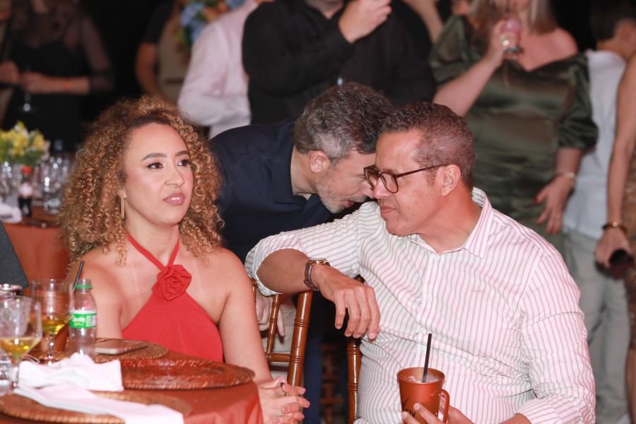  ANIVERSÁRIO EM DOSE DUPLA – UMA NOITE INESQUECÍVEL PARA OS AMIGOS: CLEITINHO E RICARDO - Eloisa Mattos
