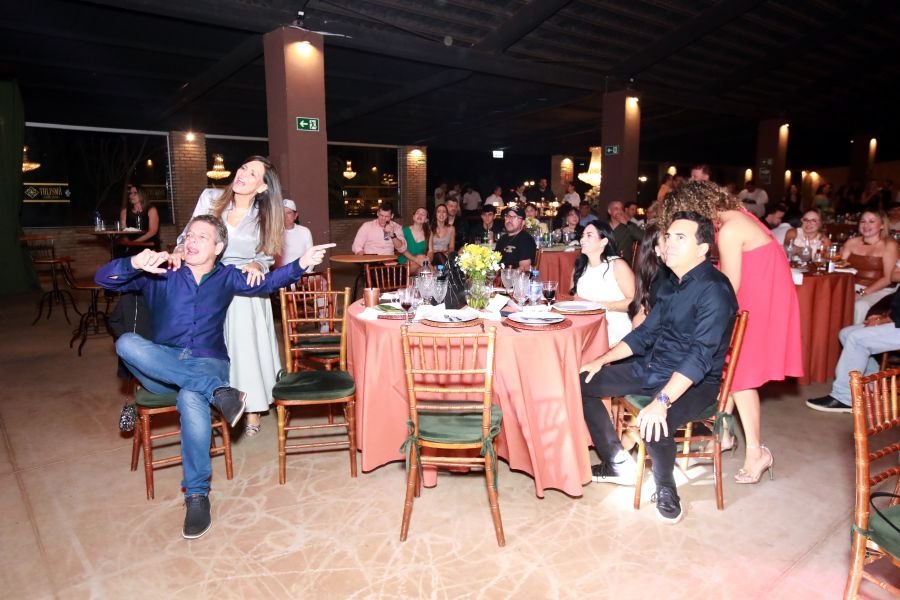  ANIVERSÁRIO EM DOSE DUPLA – UMA NOITE INESQUECÍVEL PARA OS AMIGOS: CLEITINHO E RICARDO - Eloisa Mattos