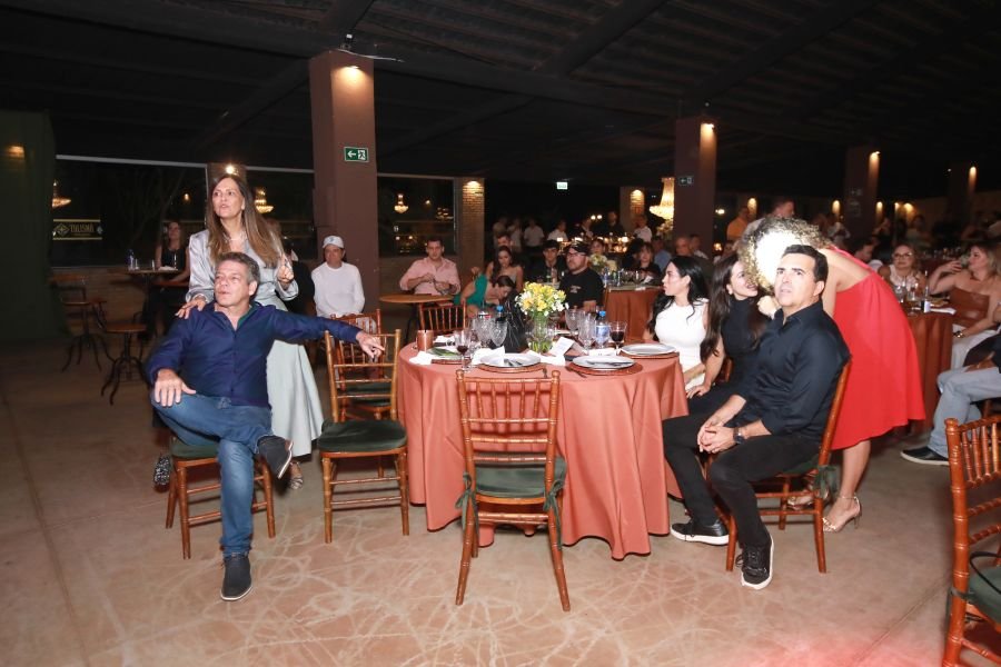  ANIVERSÁRIO EM DOSE DUPLA – UMA NOITE INESQUECÍVEL PARA OS AMIGOS: CLEITINHO E RICARDO - Eloisa Mattos