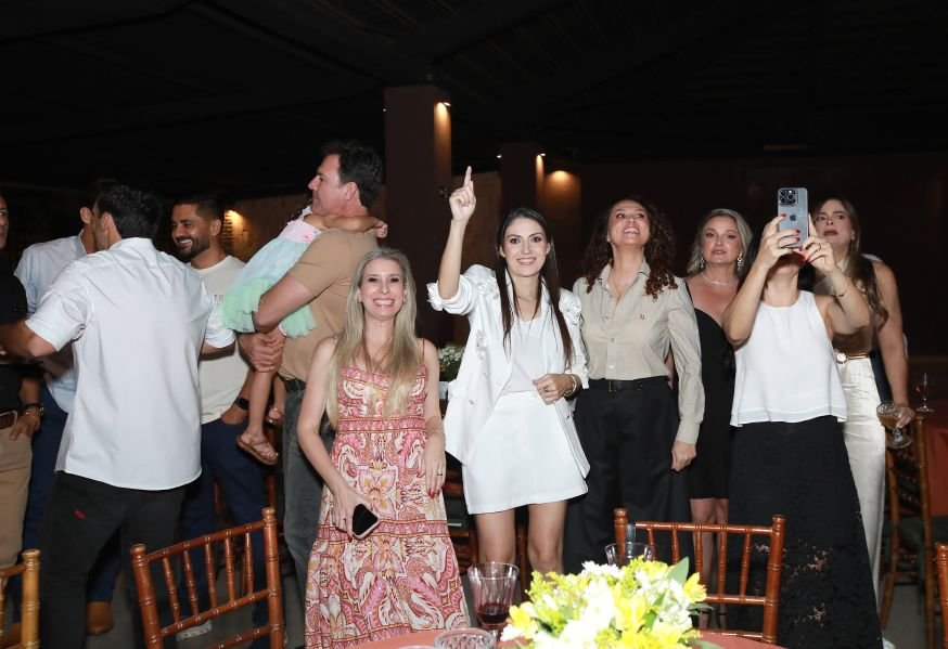  ANIVERSÁRIO EM DOSE DUPLA – UMA NOITE INESQUECÍVEL PARA OS AMIGOS: CLEITINHO E RICARDO - Eloisa Mattos