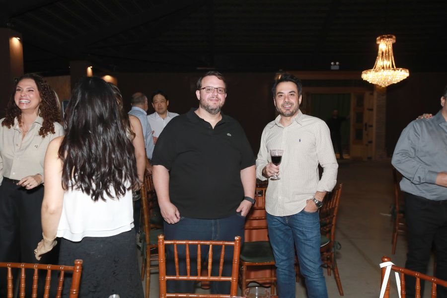  ANIVERSÁRIO EM DOSE DUPLA – UMA NOITE INESQUECÍVEL PARA OS AMIGOS: CLEITINHO E RICARDO - Eloisa Mattos