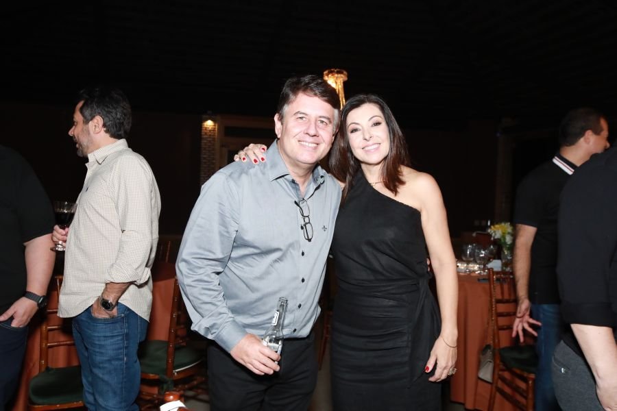 ANIVERSÁRIO EM DOSE DUPLA – UMA NOITE INESQUECÍVEL PARA OS AMIGOS: CLEITINHO E RICARDO - Eloisa Mattos