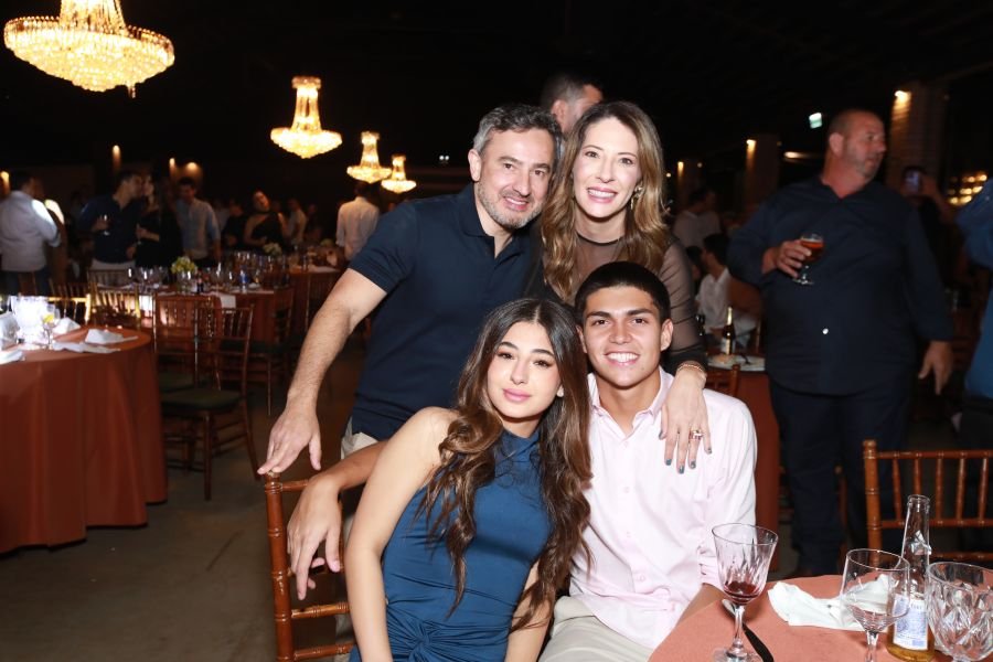  ANIVERSÁRIO EM DOSE DUPLA – UMA NOITE INESQUECÍVEL PARA OS AMIGOS: CLEITINHO E RICARDO - Eloisa Mattos