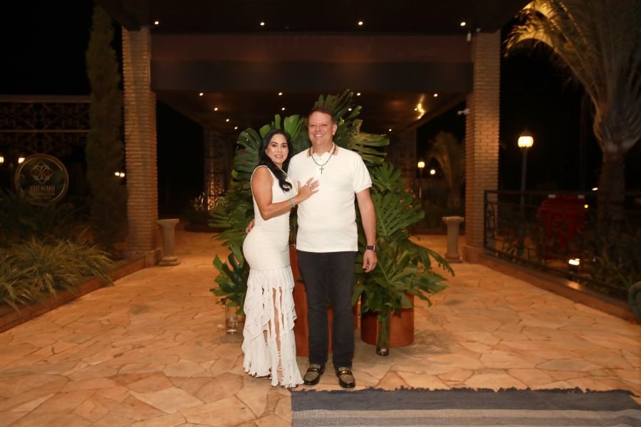  ANIVERSÁRIO EM DOSE DUPLA – UMA NOITE INESQUECÍVEL PARA OS AMIGOS: CLEITINHO E RICARDO - Eloisa Mattos