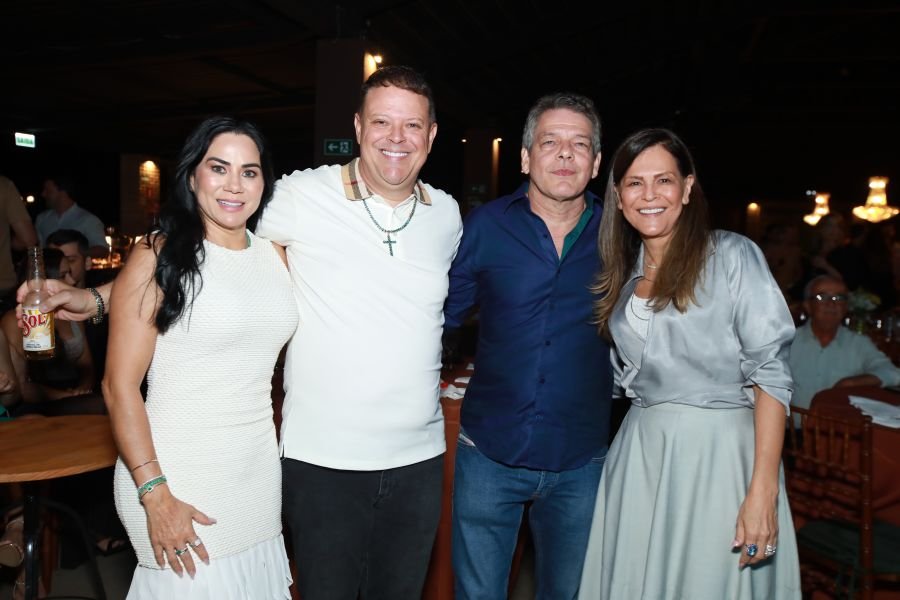  ANIVERSÁRIO EM DOSE DUPLA – UMA NOITE INESQUECÍVEL PARA OS AMIGOS: CLEITINHO E RICARDO - Eloisa Mattos