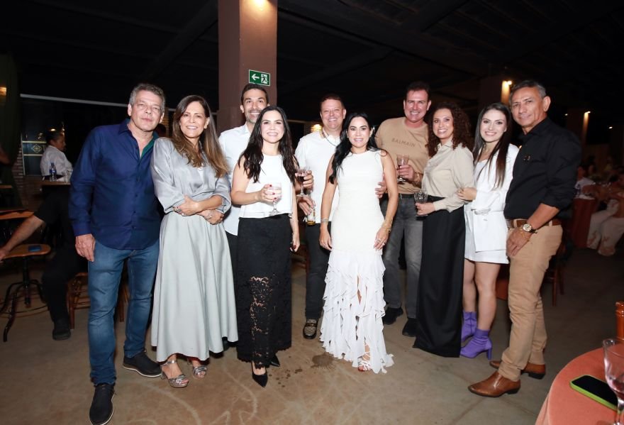  ANIVERSÁRIO EM DOSE DUPLA – UMA NOITE INESQUECÍVEL PARA OS AMIGOS: CLEITINHO E RICARDO - Eloisa Mattos