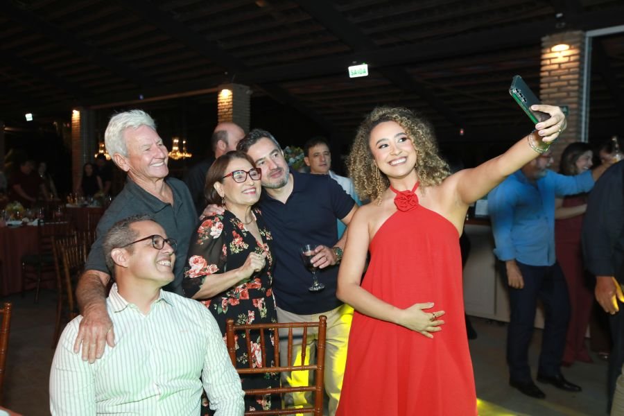  ANIVERSÁRIO EM DOSE DUPLA – UMA NOITE INESQUECÍVEL PARA OS AMIGOS: CLEITINHO E RICARDO - Eloisa Mattos