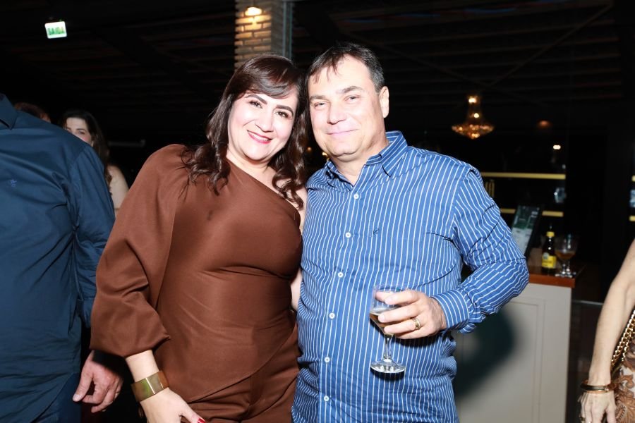  ANIVERSÁRIO EM DOSE DUPLA – UMA NOITE INESQUECÍVEL PARA OS AMIGOS: CLEITINHO E RICARDO - Eloisa Mattos