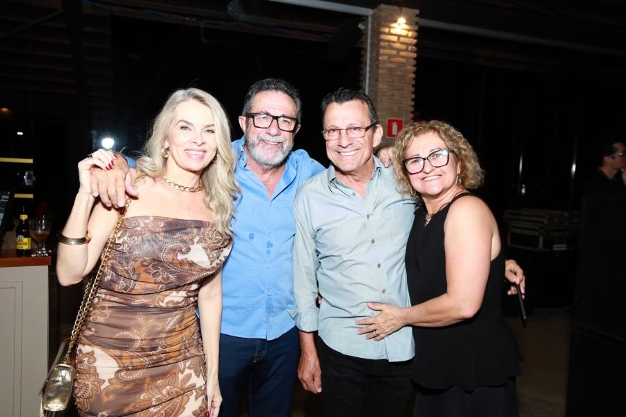  ANIVERSÁRIO EM DOSE DUPLA – UMA NOITE INESQUECÍVEL PARA OS AMIGOS: CLEITINHO E RICARDO - Eloisa Mattos