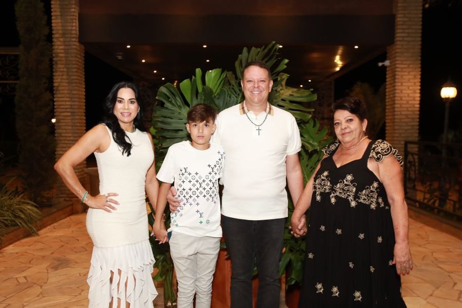  ANIVERSÁRIO EM DOSE DUPLA – UMA NOITE INESQUECÍVEL PARA OS AMIGOS: CLEITINHO E RICARDO - Eloisa Mattos
