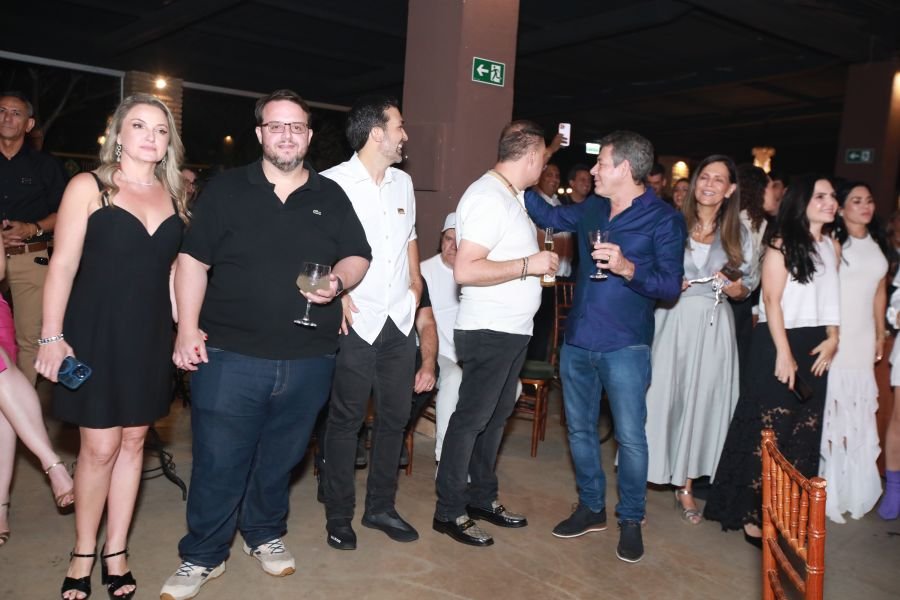  ANIVERSÁRIO EM DOSE DUPLA – UMA NOITE INESQUECÍVEL PARA OS AMIGOS: CLEITINHO E RICARDO - Eloisa Mattos