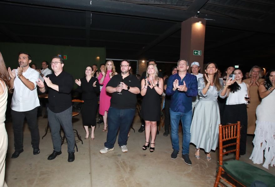  ANIVERSÁRIO EM DOSE DUPLA – UMA NOITE INESQUECÍVEL PARA OS AMIGOS: CLEITINHO E RICARDO - Eloisa Mattos